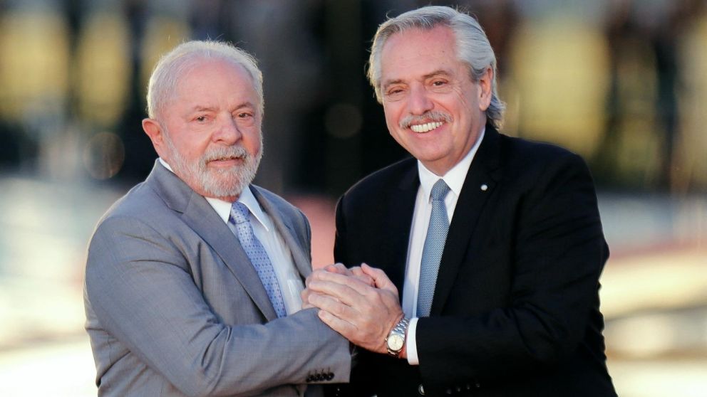 El presidente Alberto Fernández junto a su par de Brasil, Luiz Inácio 'Lula' da Silva, durante su encuentro en la capital brasileña (Télam).