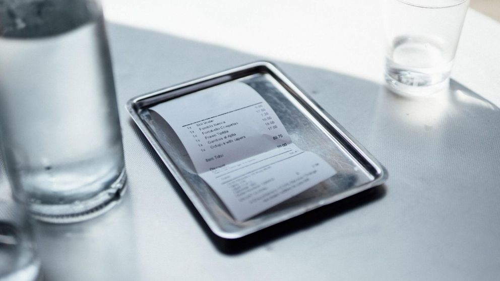 Un argentino mostró el curioso recargo en el ticket de un restaurante "yanqui" (imagen ilustrativa).