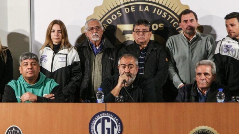 La central obrera encabezó un acto en apoyo al Gobierno.