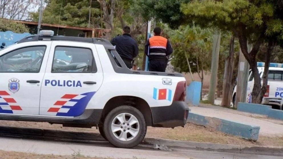 La policía busca a los delincuentes.