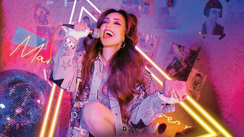 Thalia nos transporta en un viaje musical con el álbum "Thalia's Mixtape"