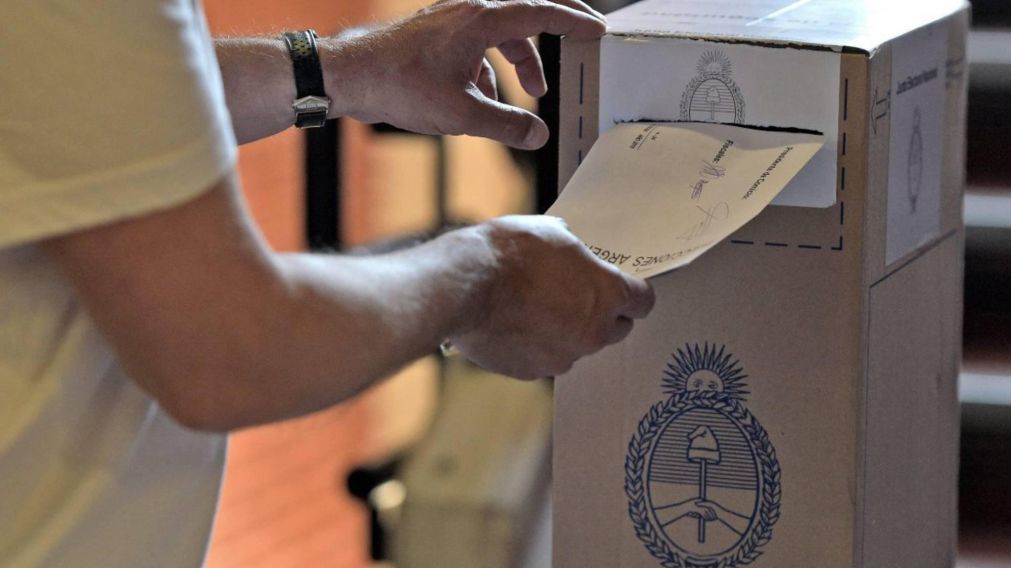 El Gobierno oficializó la convocatoria a las PASO y la creación del Comando Electoral.