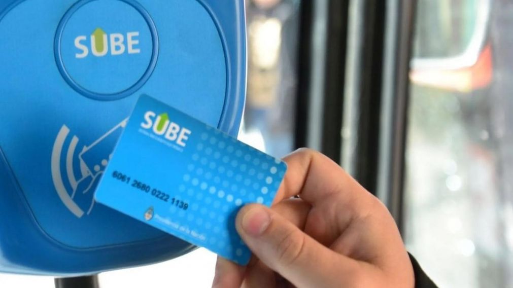 La tarjeta también puede pedir usando el chatbot oficial SUBi o por el asistente virtual de SUBE.