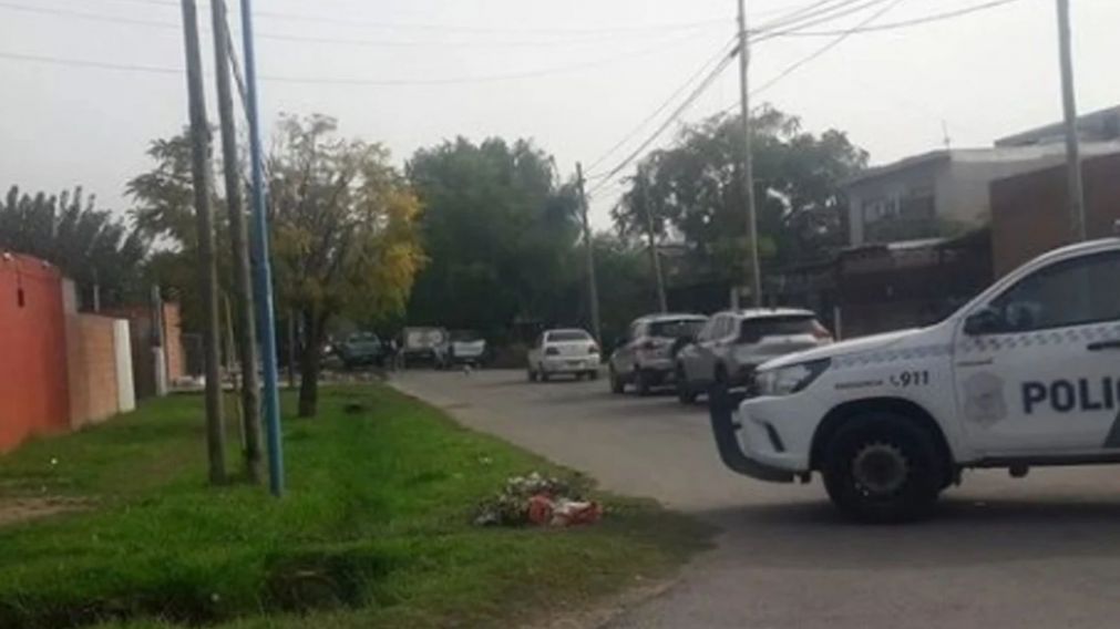 La polic�a trabajando en el lugar de los hechos. (El d�a Escobar)