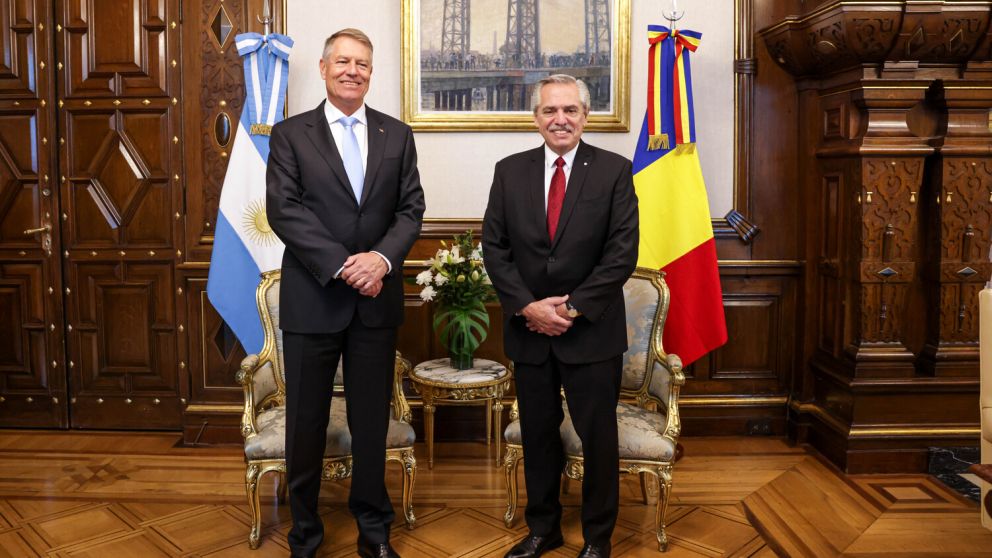 Alberto Fernández recibió este martes a su par rumano, Klaus Iohannis.