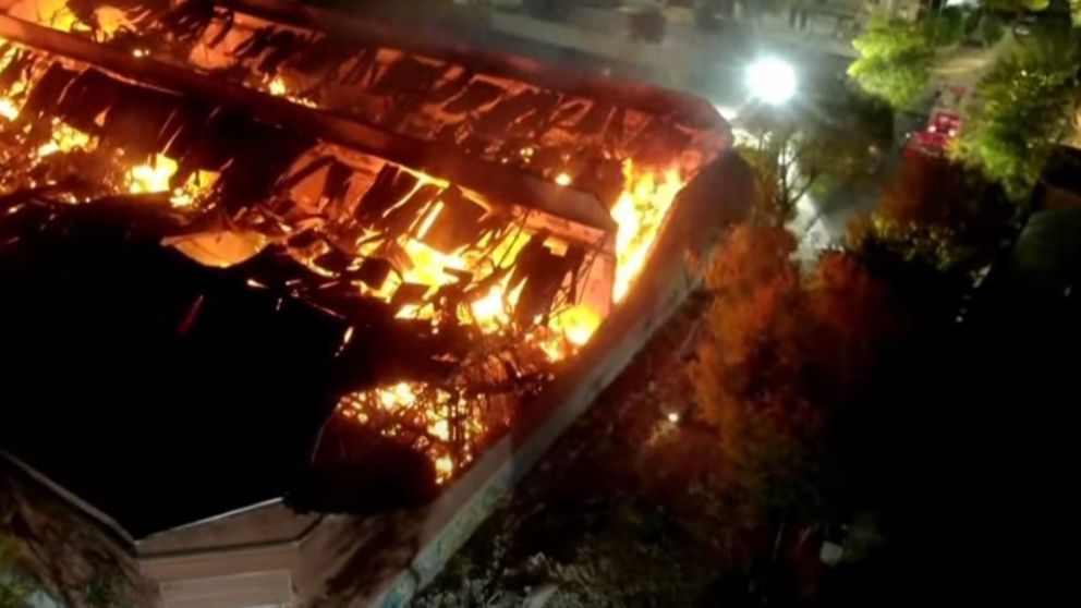 Las llamas en el depósito que Iron Mountain tiene en Barracas.