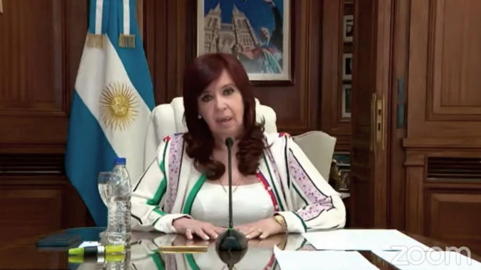 Causa vialidad: Cristina Kirchner pidió su absolución y que la pena quede sin efecto.