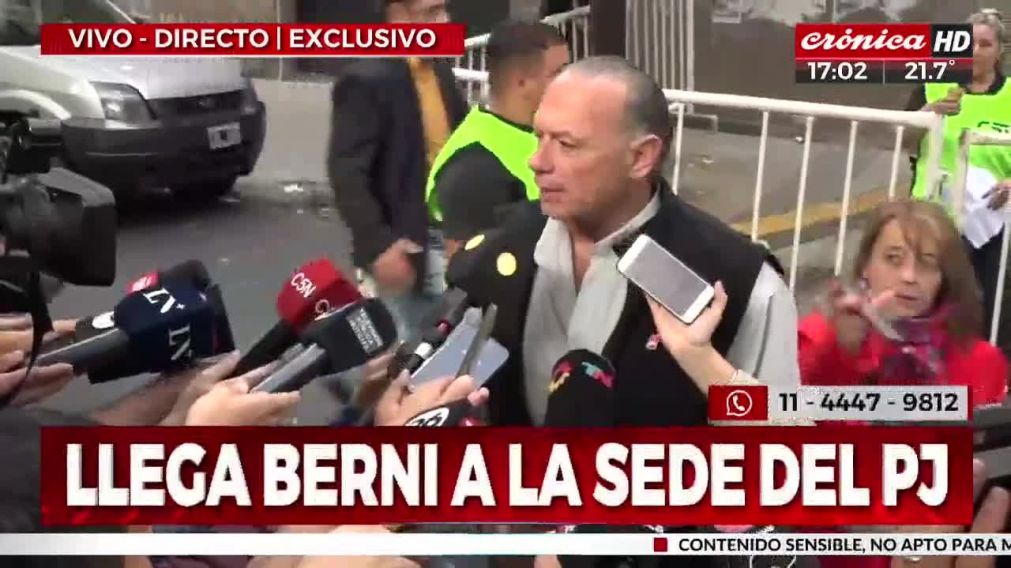El funcionario bonaerense participa de la cumbre en la que se va a definir a los precandidatos para las próximas elecciones primarias abiertas (PASO).