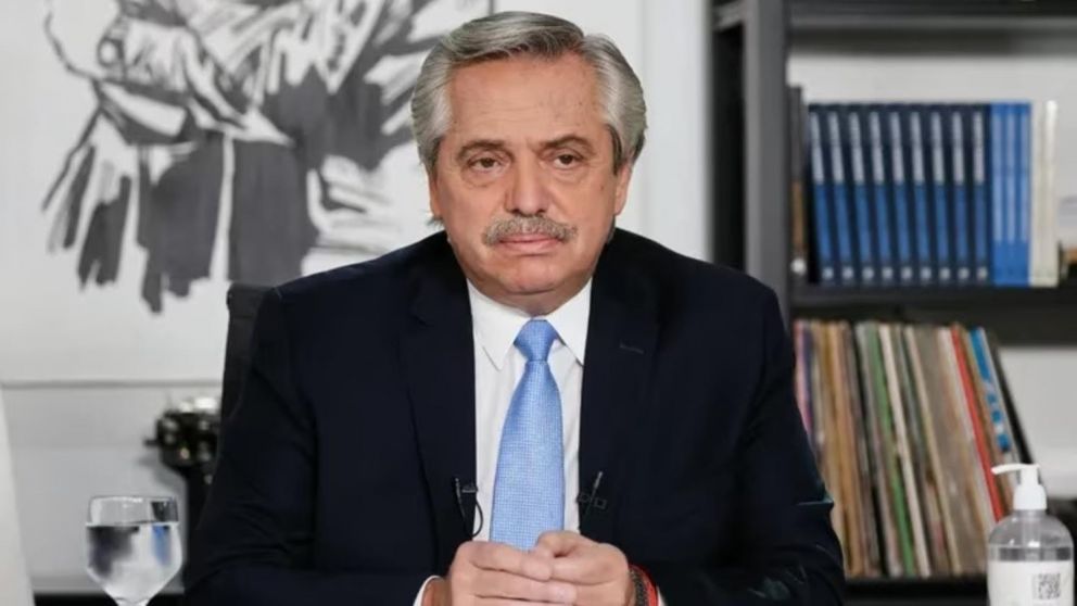 Alberto Fernández declinó su candidatura y la oposición opinó en las redes (Archivo).