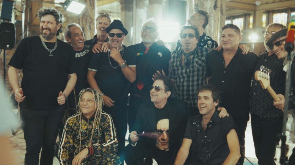 Los Auténticos Decadentes y Andrés Calamaro presentaron nueva canción y videoclip "Costumbres Argentinas"