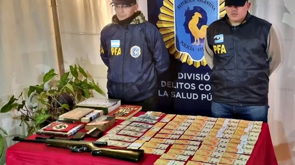 Allanaron un museo nazi dentro de un estudio jurídico tras investigar un caso de explotación sexual .