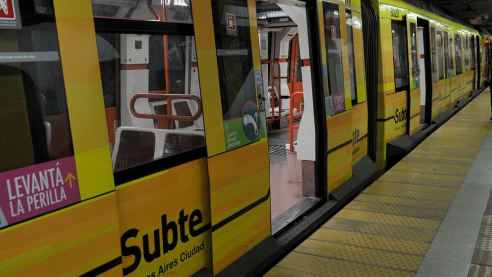 La medida de fuerza es en reclamo de dos francos y la reducción de la jornada laboral de 36 a 30 horas semanale para evitar la exposición al asbesto, una sustancia cancerígena..