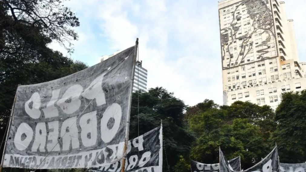 Piqueteros finalizaron una larga protesta que incluyó marcha con antorchas y un acampe (Télam/Archivo).