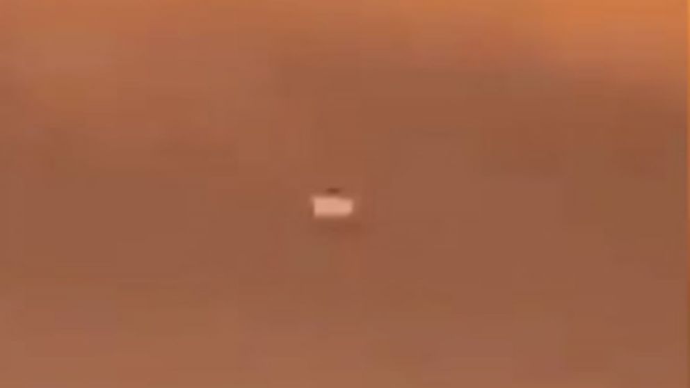 El ovni fue filmado por un pasajero en Estados Unidos (Captura de video).