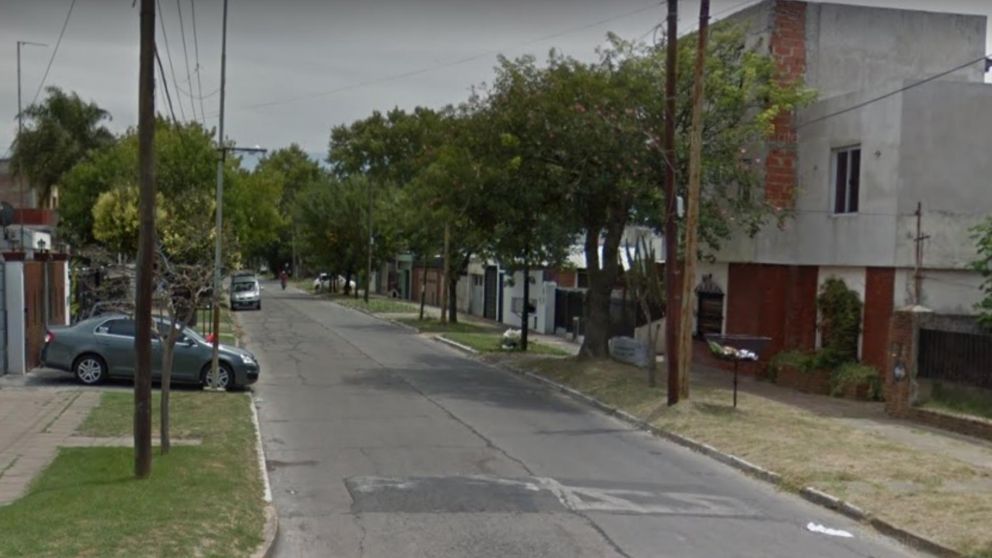 La cuadra donde ocurri� el supuesto enfrentamiento armado entre el polic�a y el presunto delincuente.