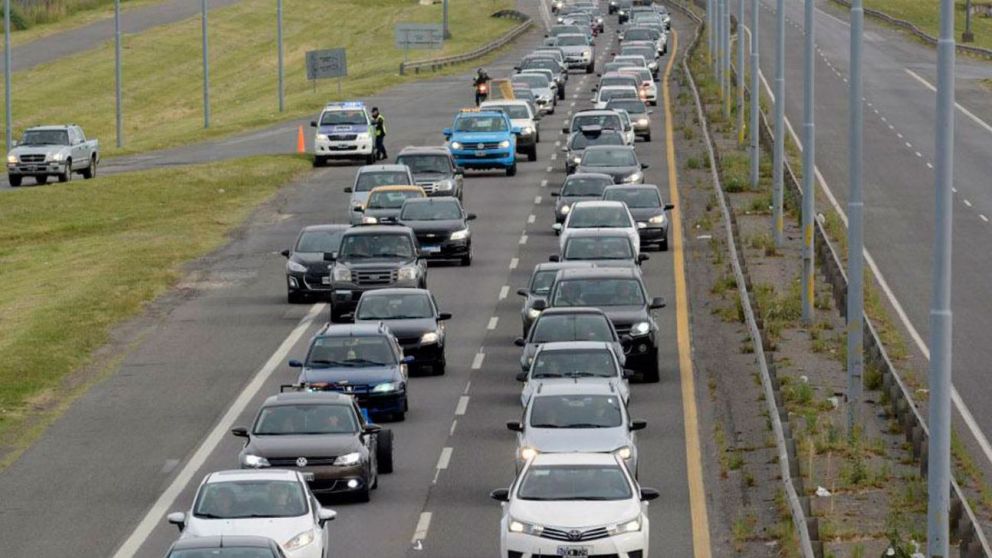 Tránsito congestionado en los ingresos a la Ciudad de Buenos Aires (Imagen ilustrativa).