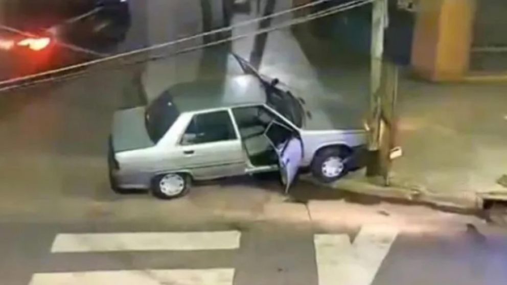 Ocurrió en Lanús Oeste. El episodio fue captado por las cámaras de seguridad.
