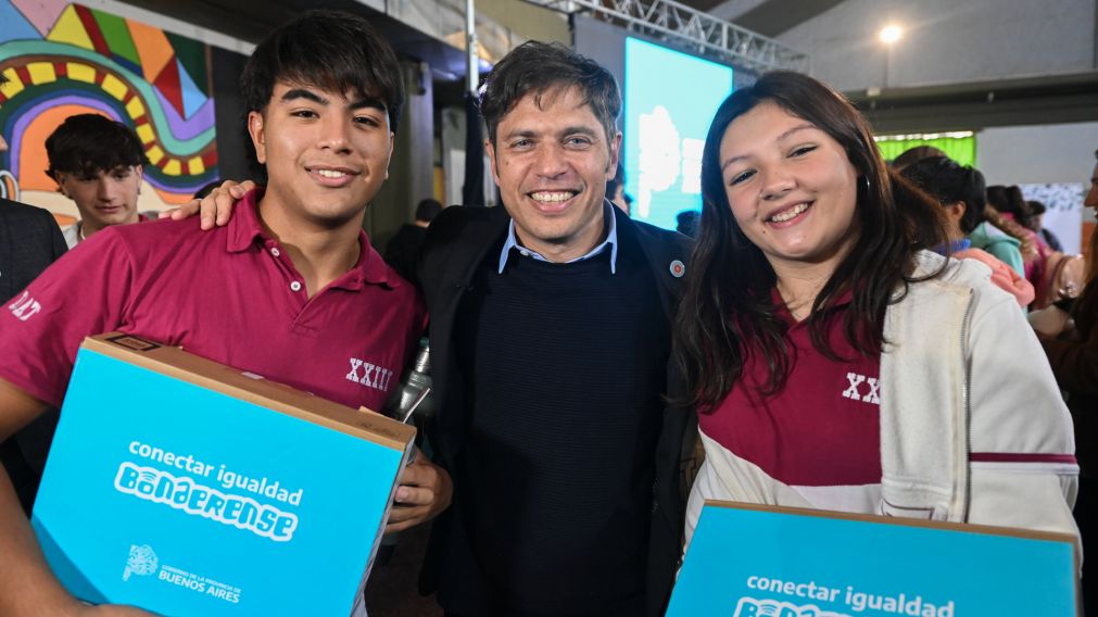 El gobernador bonaerense encabez� un acto del programa Conectar Igualdad en Lober�a.