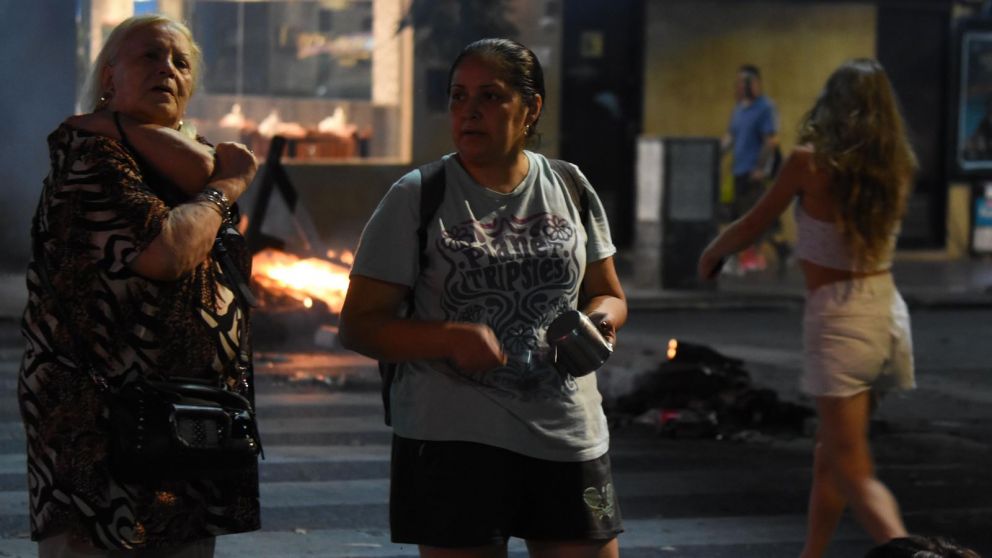 Desde el ENRE adelantaron que habrá nuevas sanciones para Edesur por los cortes de luz de febrero y marzo (Crónica/Pablo VIllan/Archivo).