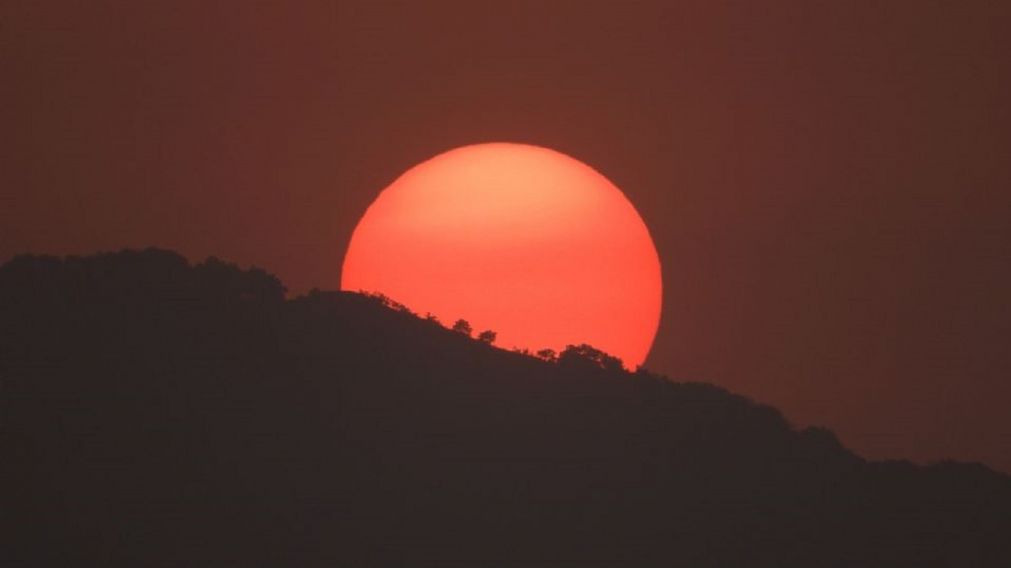 Conocé si tu signo recibirá suerte, sorpresas y alegrías del Eclipse solar híbrido.