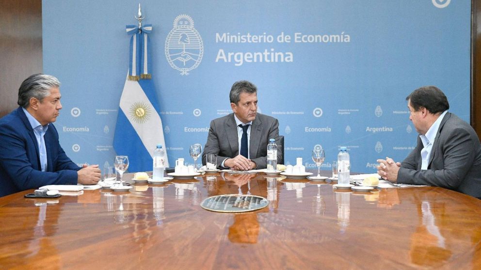 Sergio Massa recibió a los gobernadores electos, Alberto Weretilneck y Rolando Figueroa.