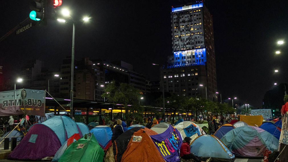 La �ltima semana hubo un acampe de casi tres d�as sobre la Avenida 9 de Julio.