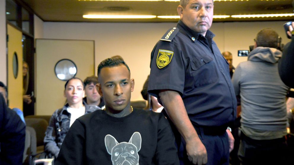 Villa lleg� cerca de las 11.30 a los tribunales acompa�ado de su abogado, Mart�n Apolo. (T�lam)