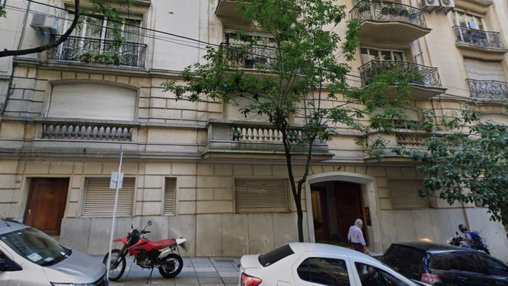 El edificio desde donde la mujer cayó de un sexto piso.