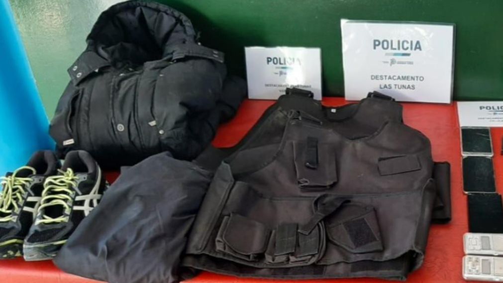 Parte de los objetos que fueron secuestrados por los investigadores policiales.
