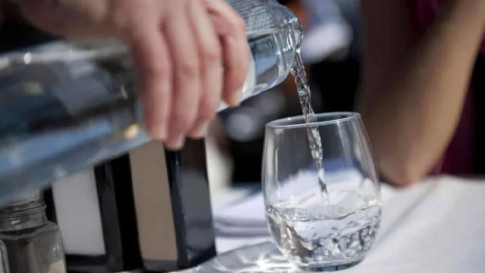 El acceso al agua en bares y boliches ya es un derecho.