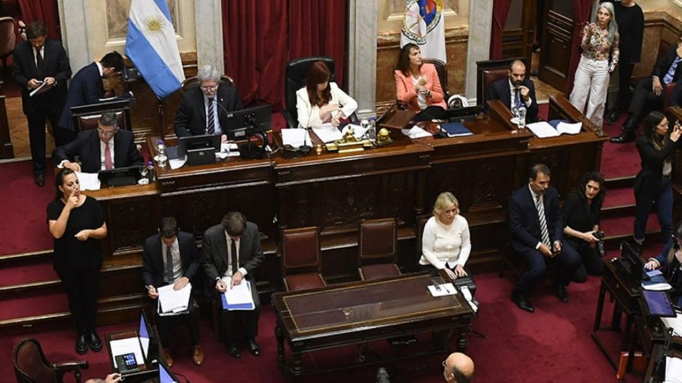La Cámara de Senadores comenzó la sesión al mediodía con un temario de consenso tras una inactividad de casi cinco meses.