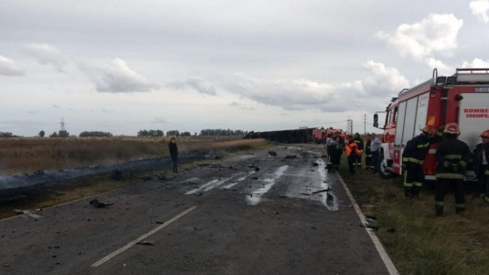 Así quedó uno de los vehículos tras el terrible choque.