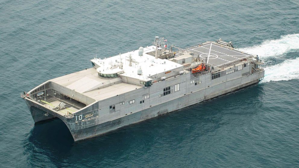 El barco tiene una longitud de 104 metros (Twitter).