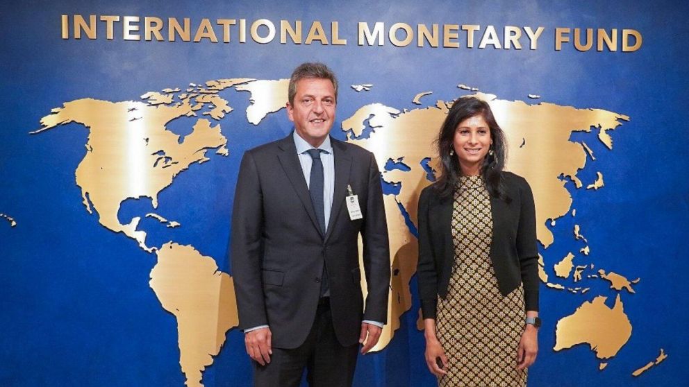 Sergio Massa volverá a reunirse con la primera subdirectora gerente del FMI, Gita Gopinath (Gentileza @SergioMassa/Twitter/Archivo).