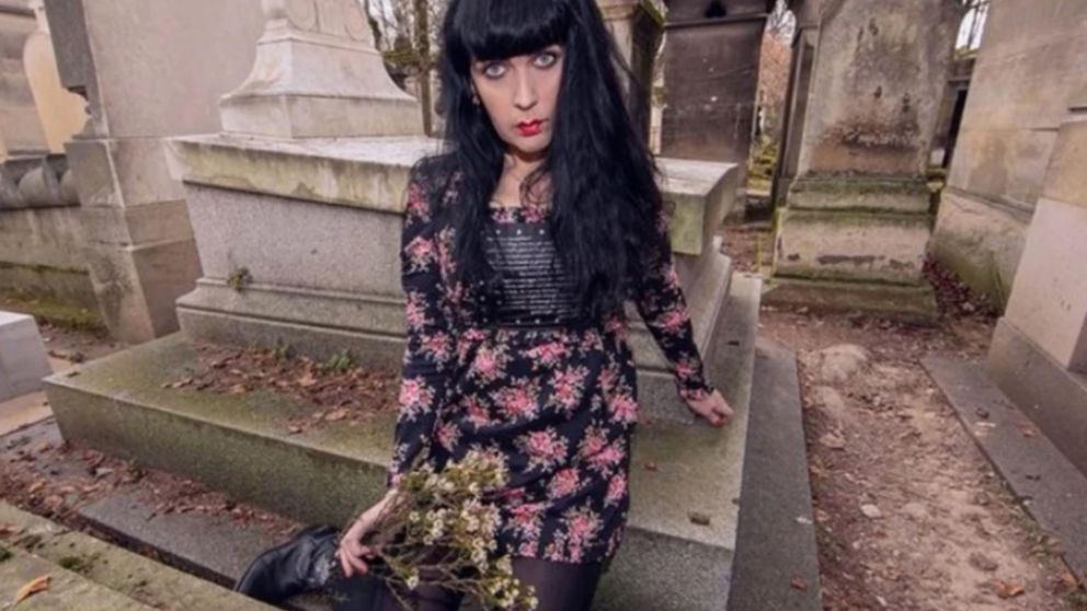 La mujer de 38 años asegura que se casó con el espíritu de un soldado.