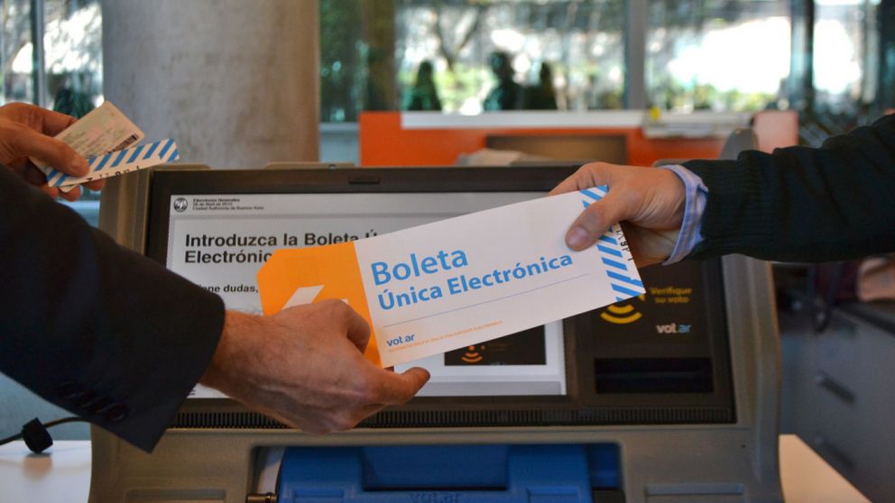Los votantes porteños elegirán sus autoridades a través de la boleta única electrónica.