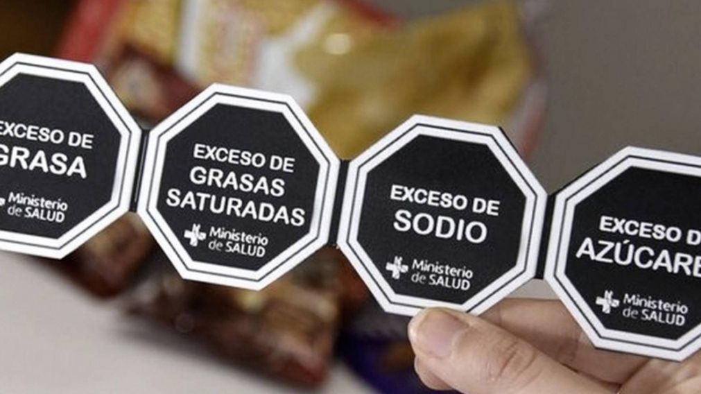 Periodistas fueron domados por los memes de la ley de etiquetado frontal.
