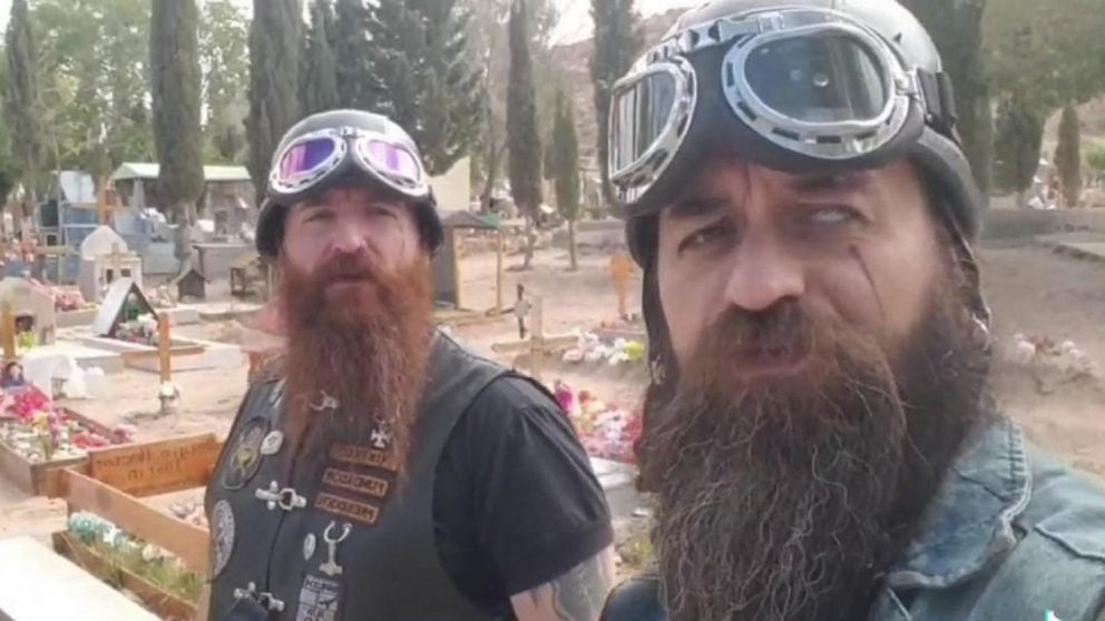 Dos youtubers registaron una extraña aparición en un cementerio de Neuquén.