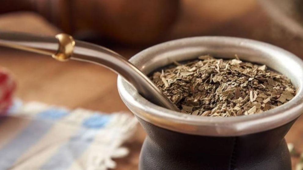 El mate, una de las costumbres argentinas más arraigadas, afectado por la suba de precios.