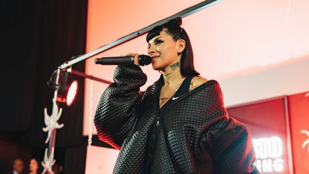 Cazzu soprendió a sus fans en el Avant Premiere de su nuevo video "Brinca"