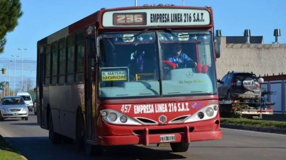 Un chofer y el único pasajero de un colectivo de la línea 236 fueron asaltados.