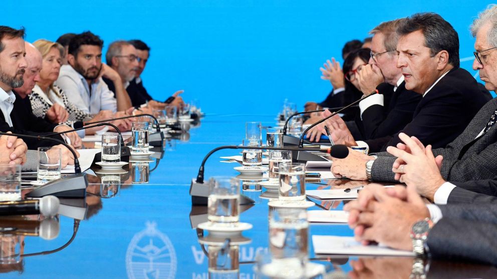 Sergio Massa anunció paquete de medidas para productores del agro: "Nos toca enfrentar la peor sequía"