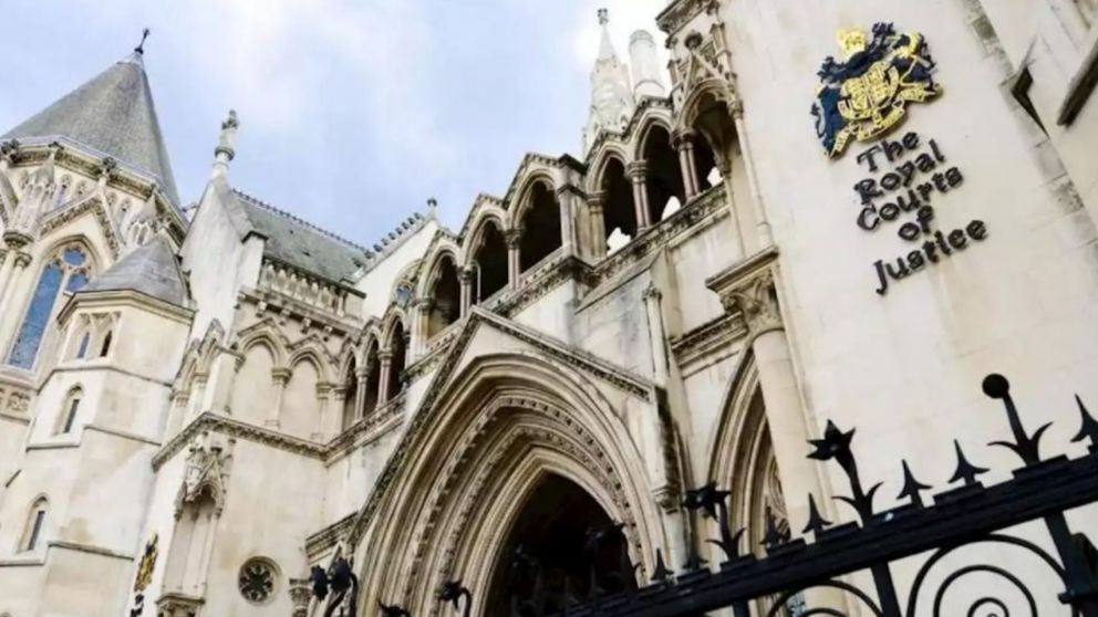 El Tribunal Superior londinense determinó además que los fondos deberán recibir intereses calculados desde diciembre de 2014 en adelante.