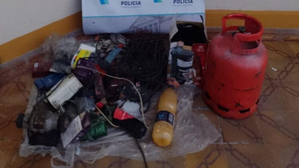 Parte de los elementos que fueron secuestrados en los procedimientos policiales.