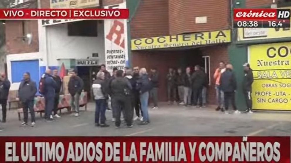 Los restos del chofer Daniel Barrientos son velados en la mañana de este martes en una cochería del Gran Buenos Aires (Captura de Crónica HD).