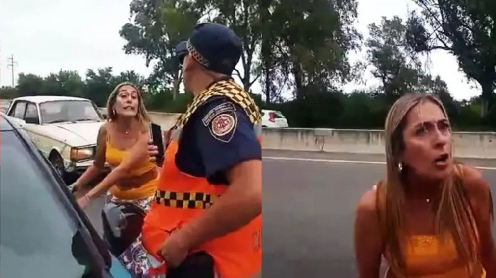 Liberaron a la mujer que insultó y golpeó a policías luego de ser multada en Córdoba (Imagen captura vídeo).