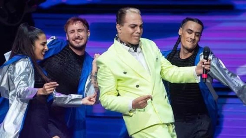 Cristian Castro se present� ante un Arena sold out y anunci�: "Me mudo a Buenos Aires"