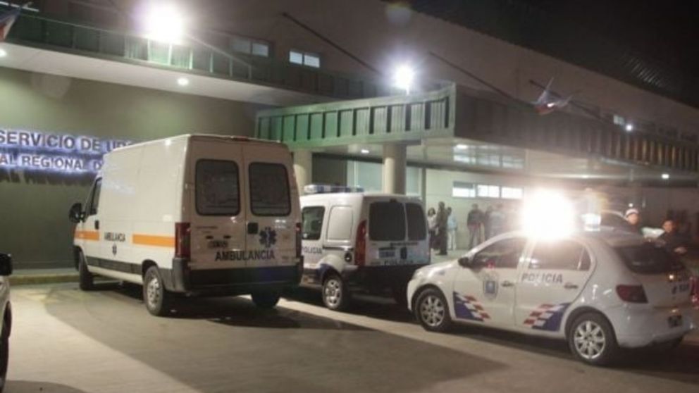 La chica de 19 quedó internada después de lastimare así misma.