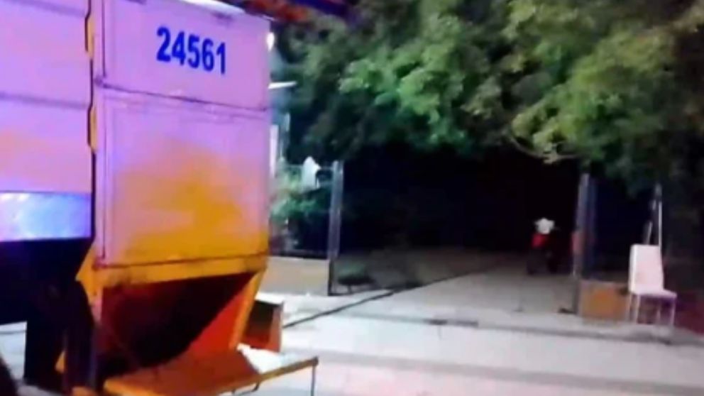 Dormía plácidamente, su casa ardía en llamas y así lo rescataron vecinos.