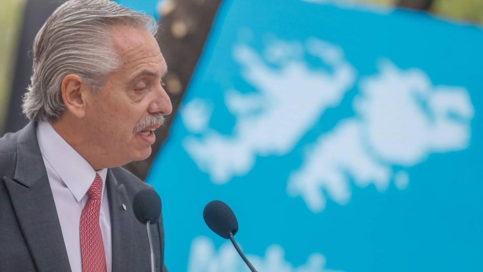 Alberto Fernández: "Vamos a recuperar nuestras Islas Malvinas por la vía pacífica".